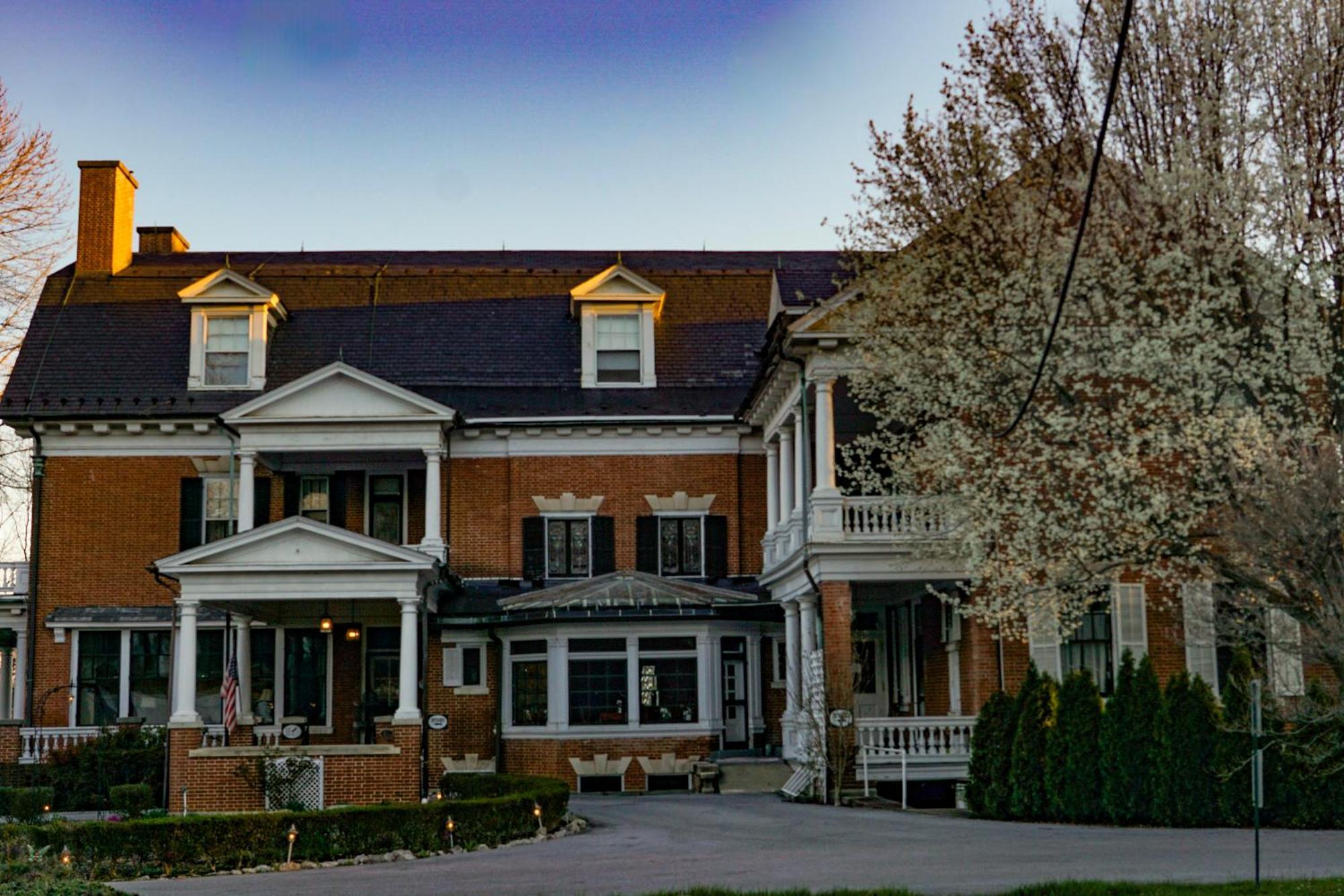 Mercersburg Inn エクステリア 写真