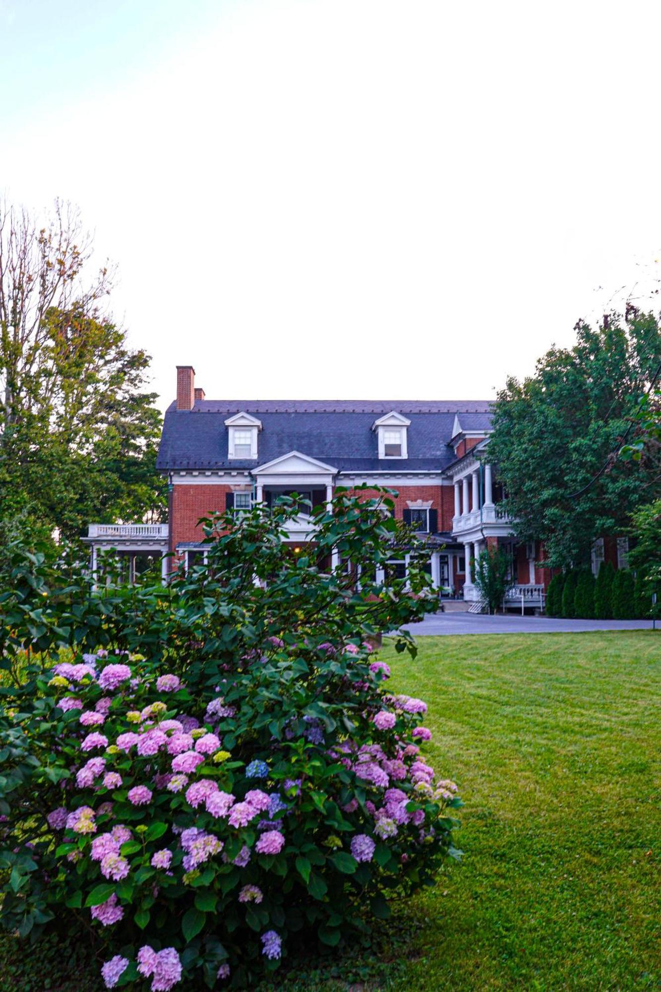 Mercersburg Inn エクステリア 写真