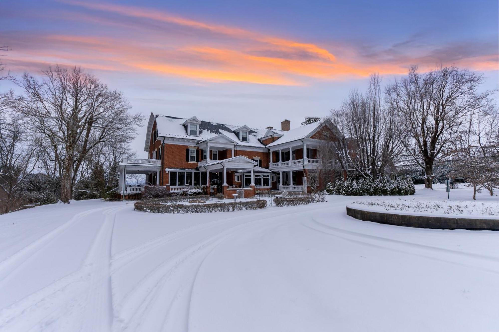 Mercersburg Inn エクステリア 写真